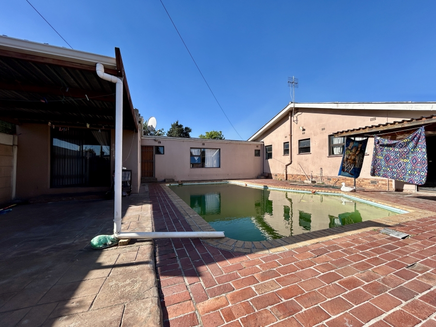 2 Bedroom Property for Sale in Fairfield Estate Western Cape